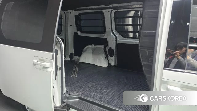 Hyundai Staria 2024 Белый из Кореи, фото 3