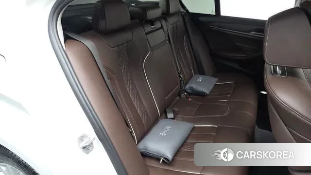 BMW 5 Series (G30) 2018 Белый из Кореи, фото 3