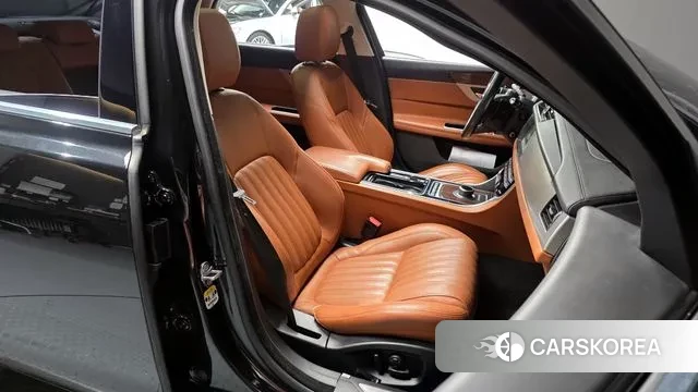 Jaguar XF (X260) 2018 Черный из Кореи, фото 3