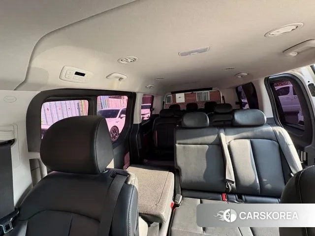 Hyundai Staria 2022 Белый из Кореи, фото 3