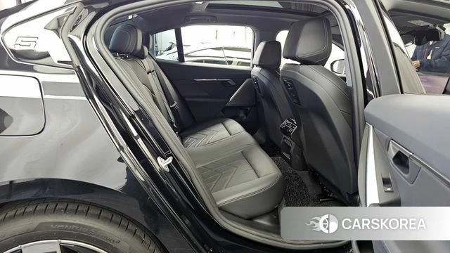 BMW 5 Series (G60) 2025 Черный из Кореи, фото 3