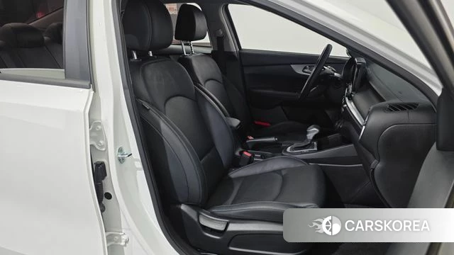 Kia The New K3 2nd generation 2022 Белый из Кореи, фото 3