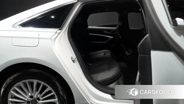 Audi A6 (C8) 2021 Белый из Кореи, фото 3