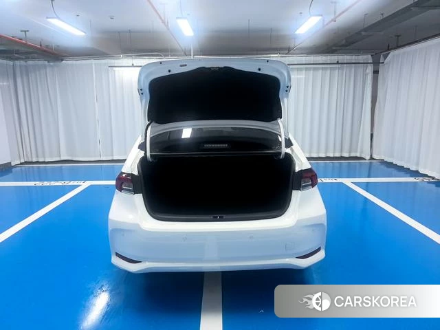 Toyota Corolla 2023 Белый из Китая, фото 3