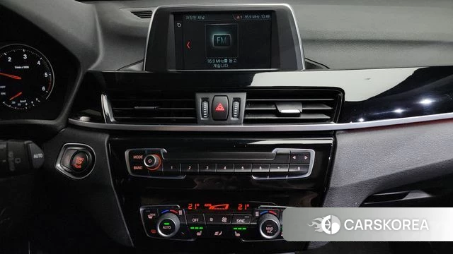 BMW X1 (F48) 2018 Черный из Кореи, фото 3