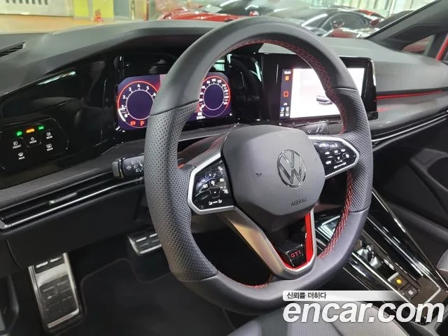 Volkswagen Golf 8th Generation 2023 Красный из Кореи, фото 3