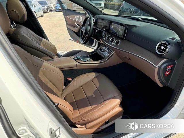 Mercedes-Benz E-Class W213 2022 Белый из Кореи, фото 3