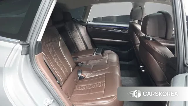 BMW 6 Series GT (G32) 2022 Серебристо-серый из Кореи, фото 3