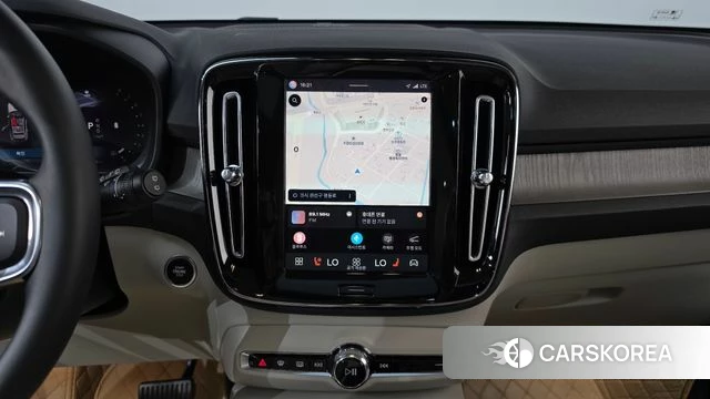 Volvo XC40 2024 Белый из Кореи, фото 3