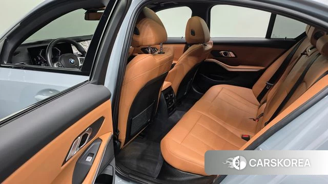 BMW 3 Series (G20) 2023 Серебристо-серый из Кореи, фото 3