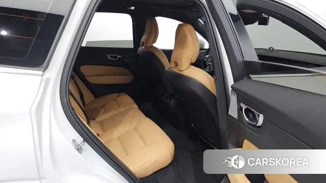 Volvo XC60 second Generation 2021 Белый из Кореи, фото 3