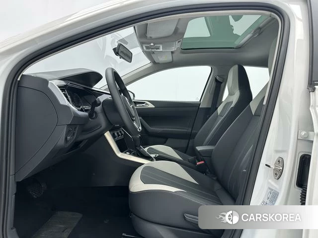 Volkswagen Polo 2022 Белый из Китая, фото 3