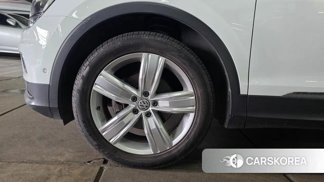 Volkswagen Tiguan second Generation 2020 Белый из Кореи, фото 3