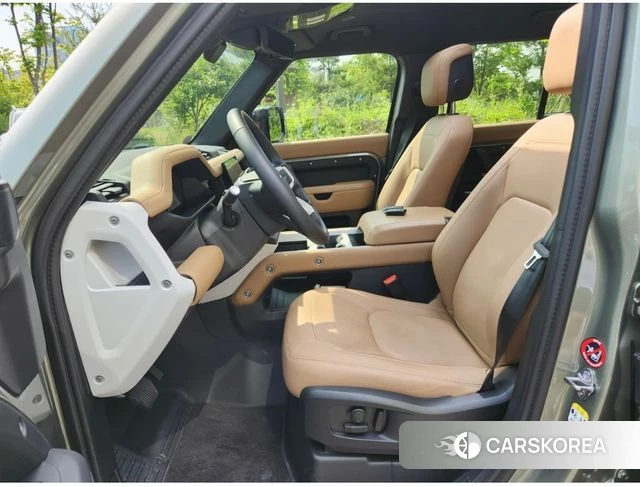 Land Rover Defender (L663) 2024 Зеленый из Кореи, фото 3