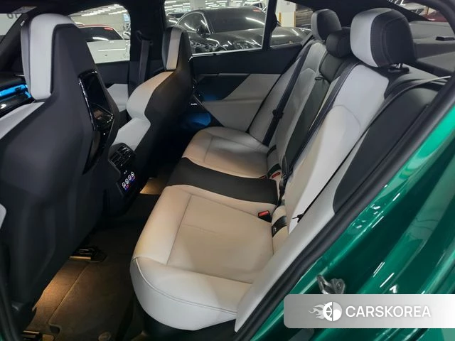 BMW M5 (G90) 2026 Темно-зеленый из Кореи, фото 3