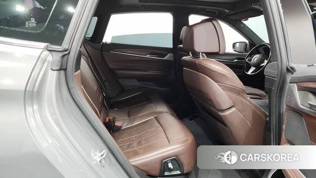 BMW 6 Series GT (G32) 2021 Серебристо-серый из Кореи, фото 3