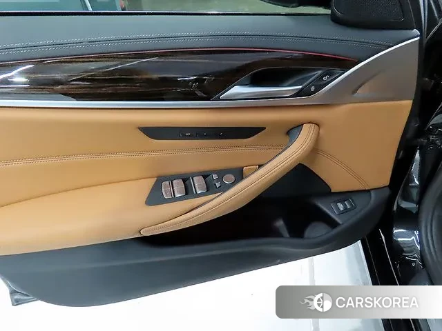 BMW 5 Series (G30) 2023 Черный из Кореи, фото 3