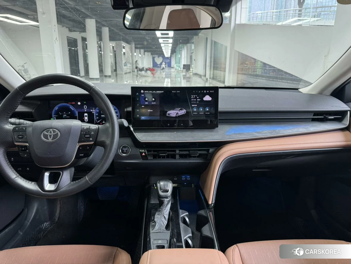 Toyota Camry 2024 Серебристо-серый из Китая, фото 3