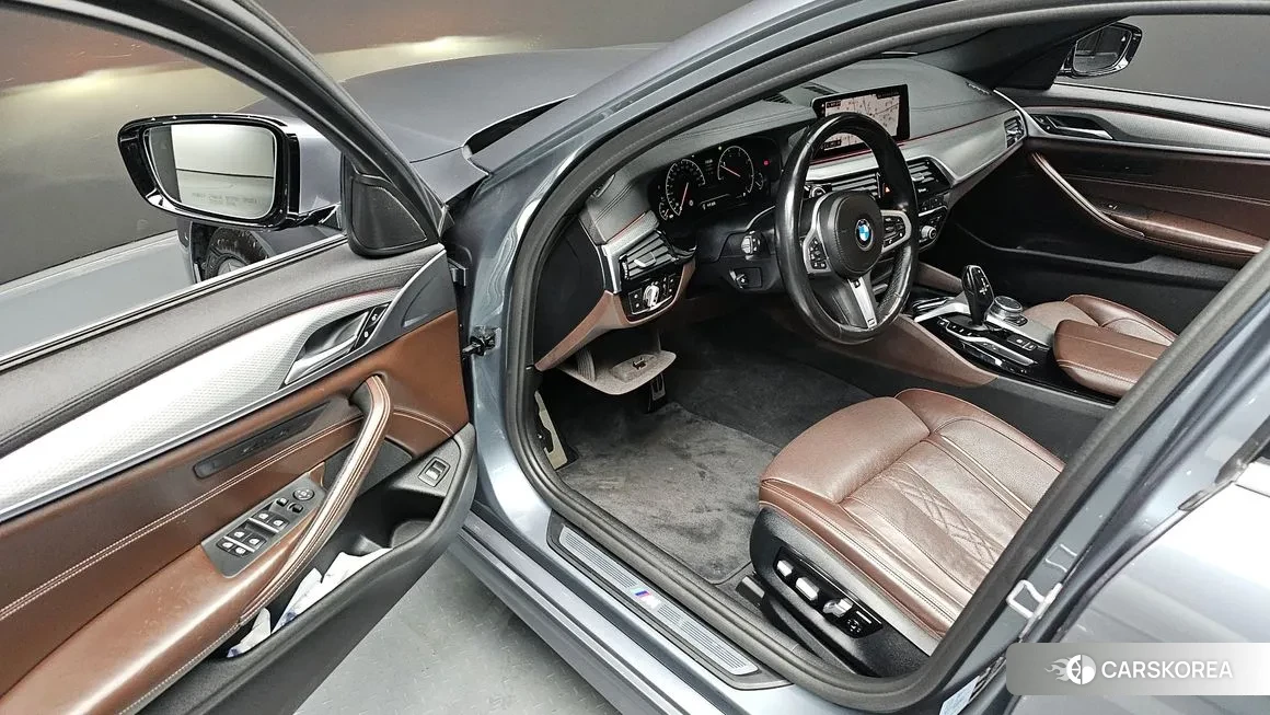 BMW 5 Series (G30) 2019 Серебристо-серый из Кореи, фото 3