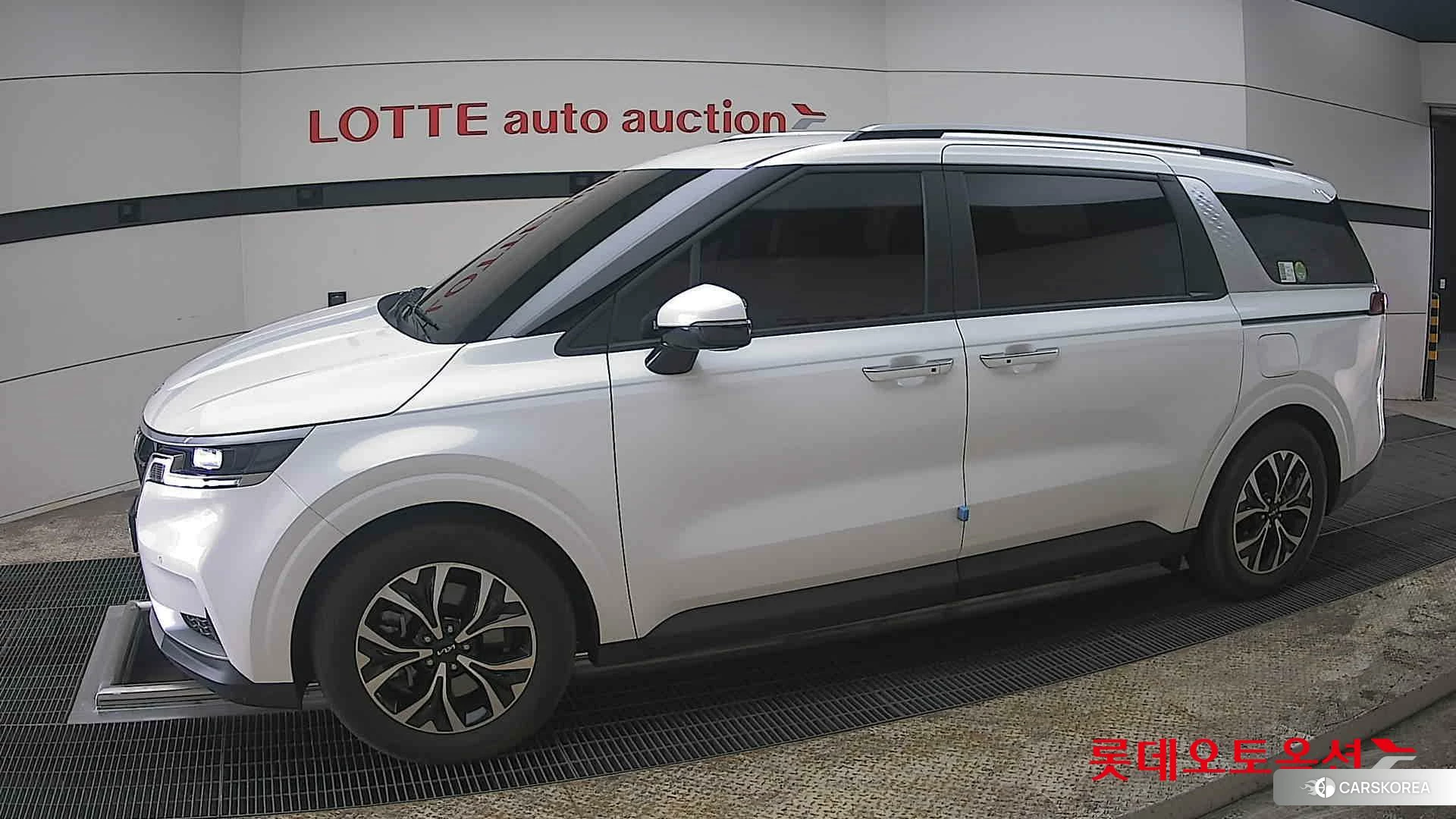 Kia Carnival 2023 Snow White Pearl (optional) из Кореи, фото 3