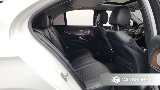 Mercedes-Benz E-Class W213 2018 Белый из Кореи, фото 3