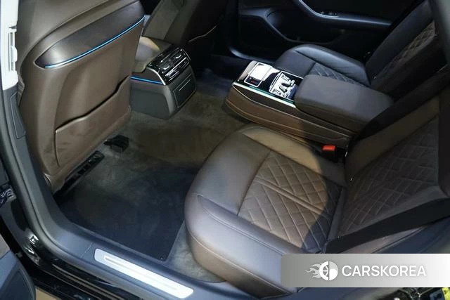Audi A8 2022 Черный из Китая, фото 3