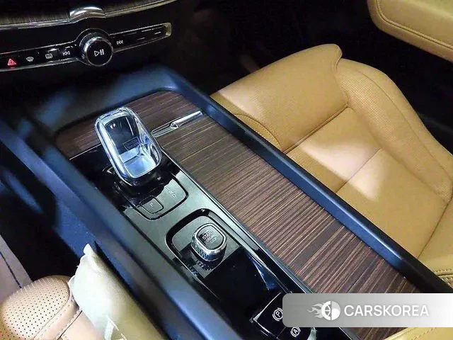 Volvo XC60 second Generation 2021 Белый из Кореи, фото 3