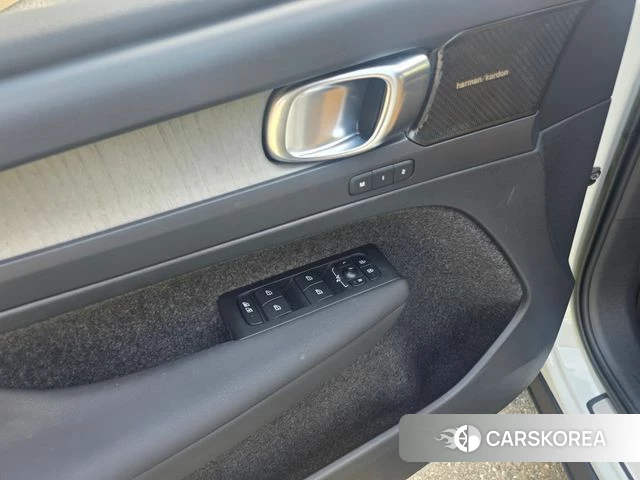 Volvo XC40 2022 Белый из Кореи, фото 3