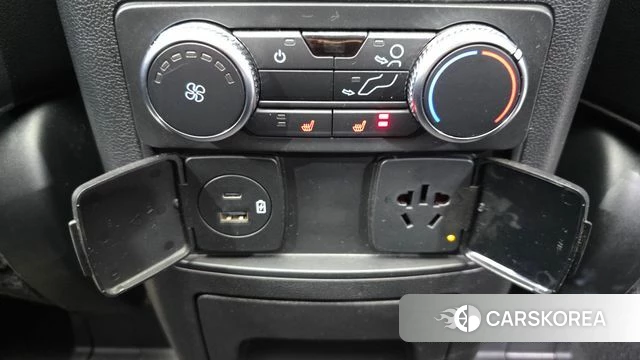 Ford Explorer 6th Generation 2022 Белый из Кореи, фото 3