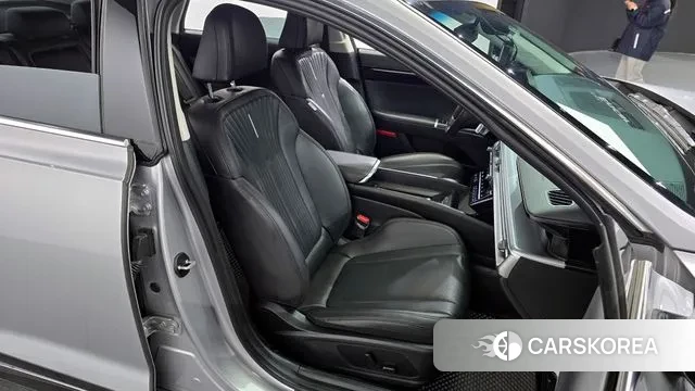 Hyundai Grandeur (GN7) 2023 Серебристо-серый из Кореи, фото 3