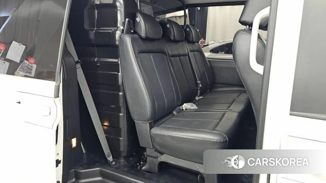 Hyundai Staria 2022 Белый из Кореи, фото 3