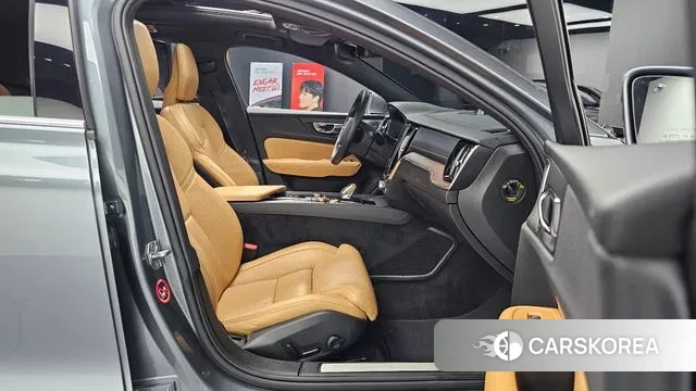 Volvo S60 3rd generation 2021 Светло-серебряный цвет из Кореи, фото 3