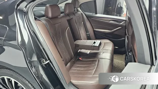 BMW 5 Series (G30) 2018 Черный из Кореи, фото 3