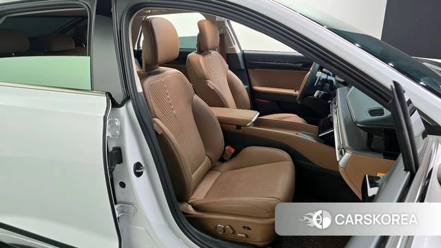 Hyundai Grandeur Hybrid (GN7) 2023 Белый из Кореи, фото 3