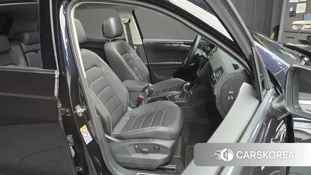 Volkswagen Tiguan second Generation 2024 Черный из Кореи, фото 3