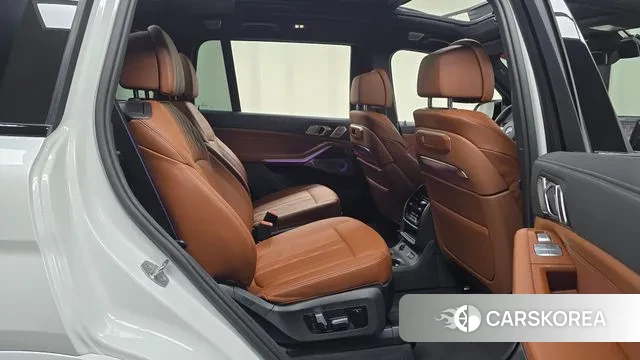 BMW X7 (G07) 2023 Белый из Кореи, фото 3