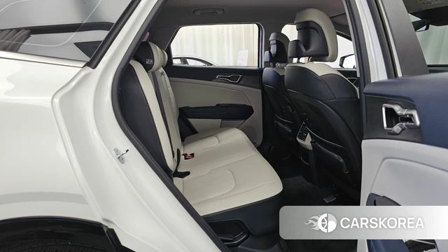 Kia Sportage 5th Generation Hybrid 2023 Белый из Кореи, фото 3
