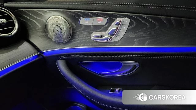 Mercedes-Benz E-Class W213 2022 Белый из Кореи, фото 3