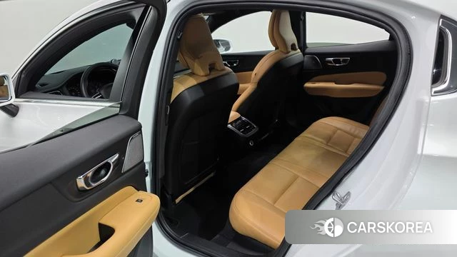 Volvo S60 3rd generation 2019 Белый из Кореи, фото 3