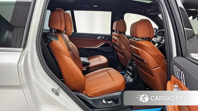 BMW X7 (G07) 2023 Белый из Кореи, фото 3