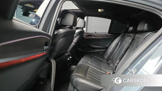 BMW 5 Series (G30) 2018 Серебристо-серый из Кореи, фото 3