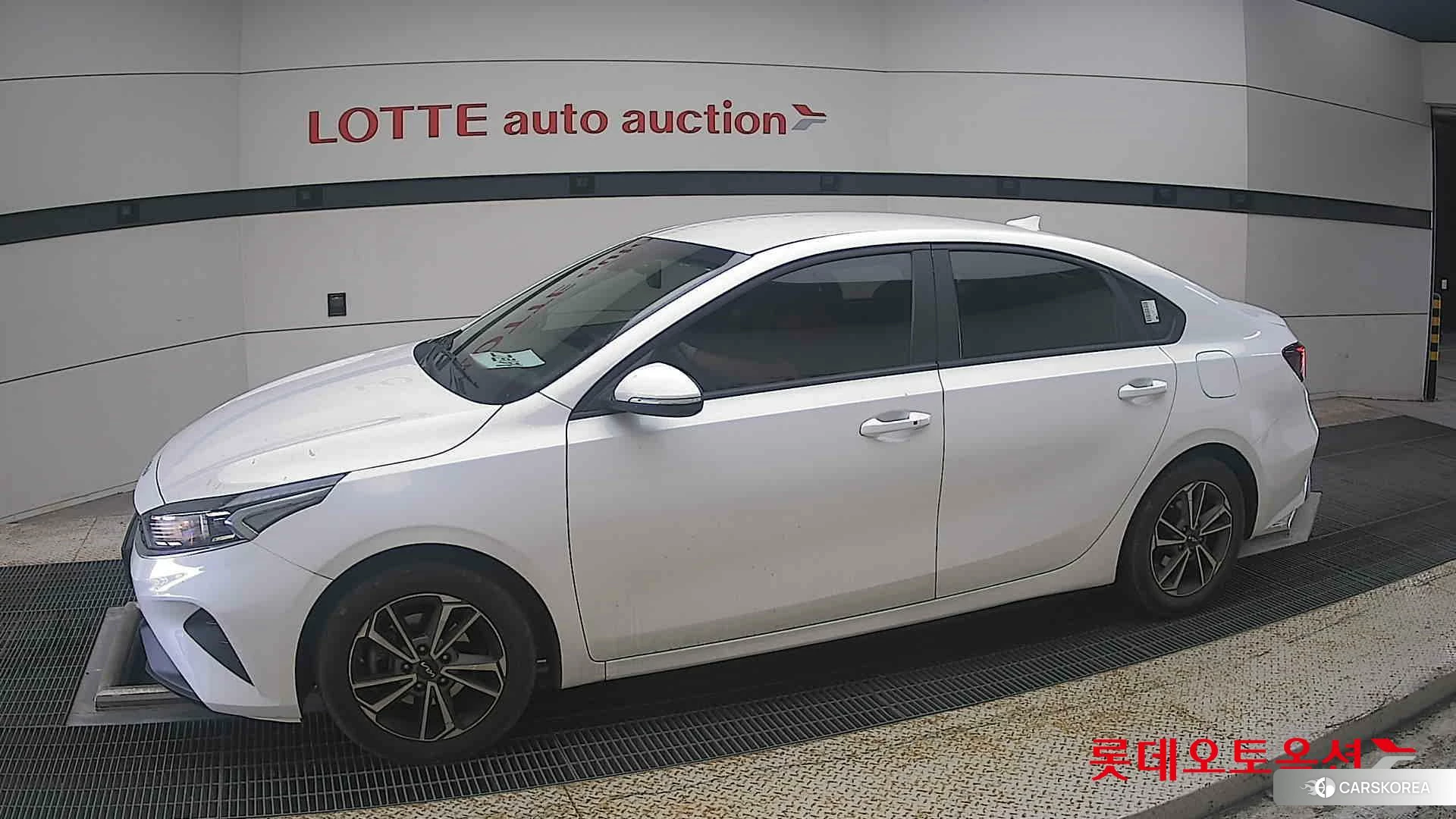 Kia K3 2022 Snow White Pearl из Кореи, фото 3
