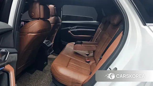 Audi e-Tron 2020 Белый из Кореи, фото 3