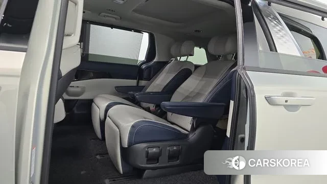 Kia The New Carnival 4th Generation 2024 Серебристо-серый из Кореи, фото 3