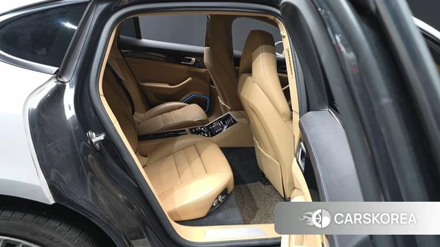 Porsche Panamera (971) 2018 Серебристо-серый из Кореи, фото 3