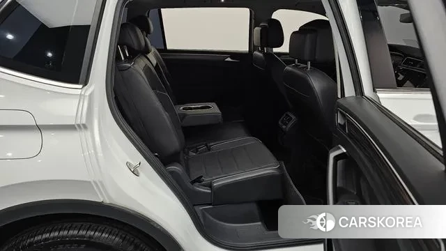 Volkswagen Tiguan Allspace 2024 Белый из Кореи, фото 3