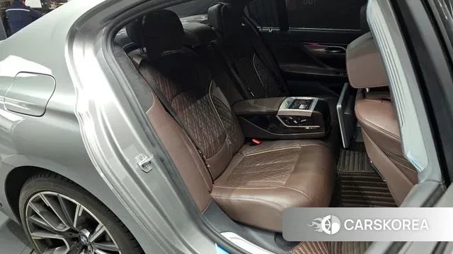 BMW 7 Series (G11) 2021 Серебристо-серый из Кореи, фото 3