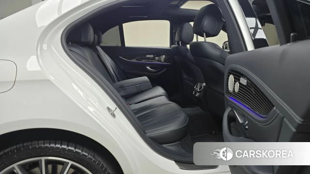 Mercedes-Benz E-Class W213 2023 Белый из Кореи, фото 3