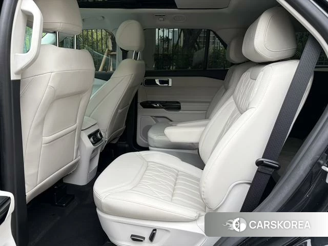Ford Explorer 2024 Черный из Китая, фото 3