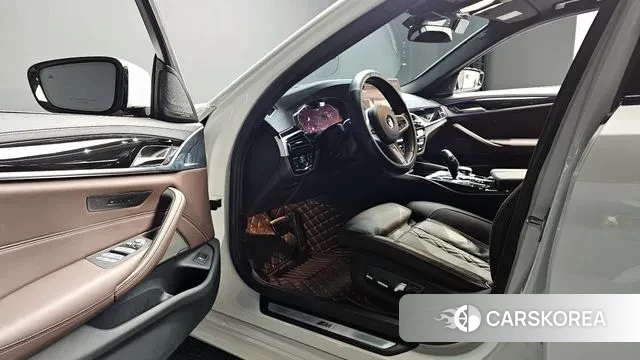 BMW 5 Series (G30) 2023 Белый из Кореи, фото 3